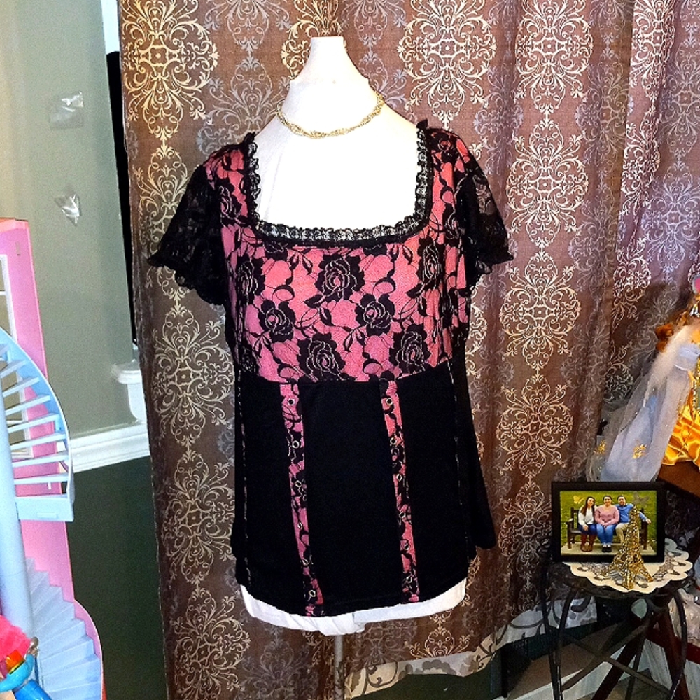 Lace rose grommet blouse
